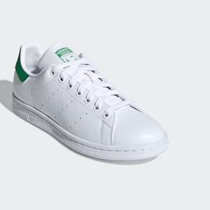 Adidas Stan Smith in size 8 US